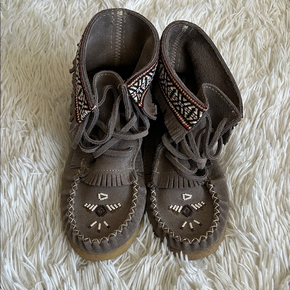 Grey-Brown Moccasin-Style Ankle Boot Shoes, fringe, beading, ribbon - Picture 2 of 8